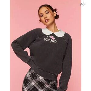 Hello Kitty Sweatshirt w/Peter Pan Collar - Size M